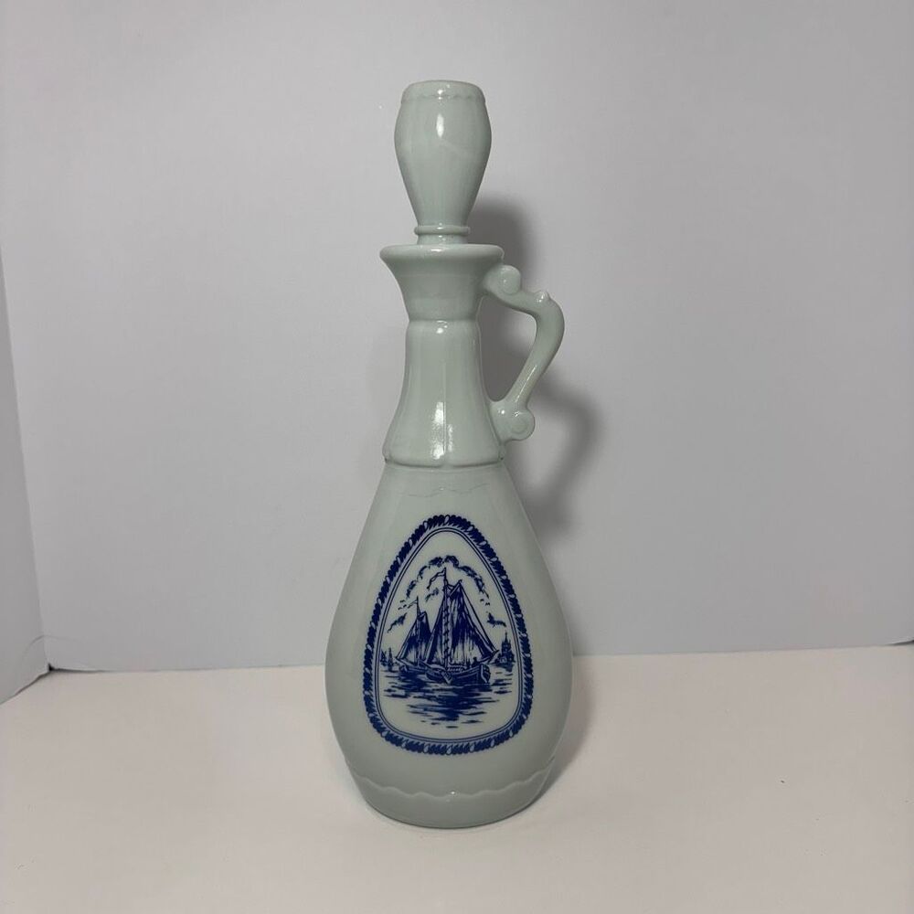 1963 Vintage Jim Beam Delft blue Decanter Bottle White w/ Blue Ship D-334